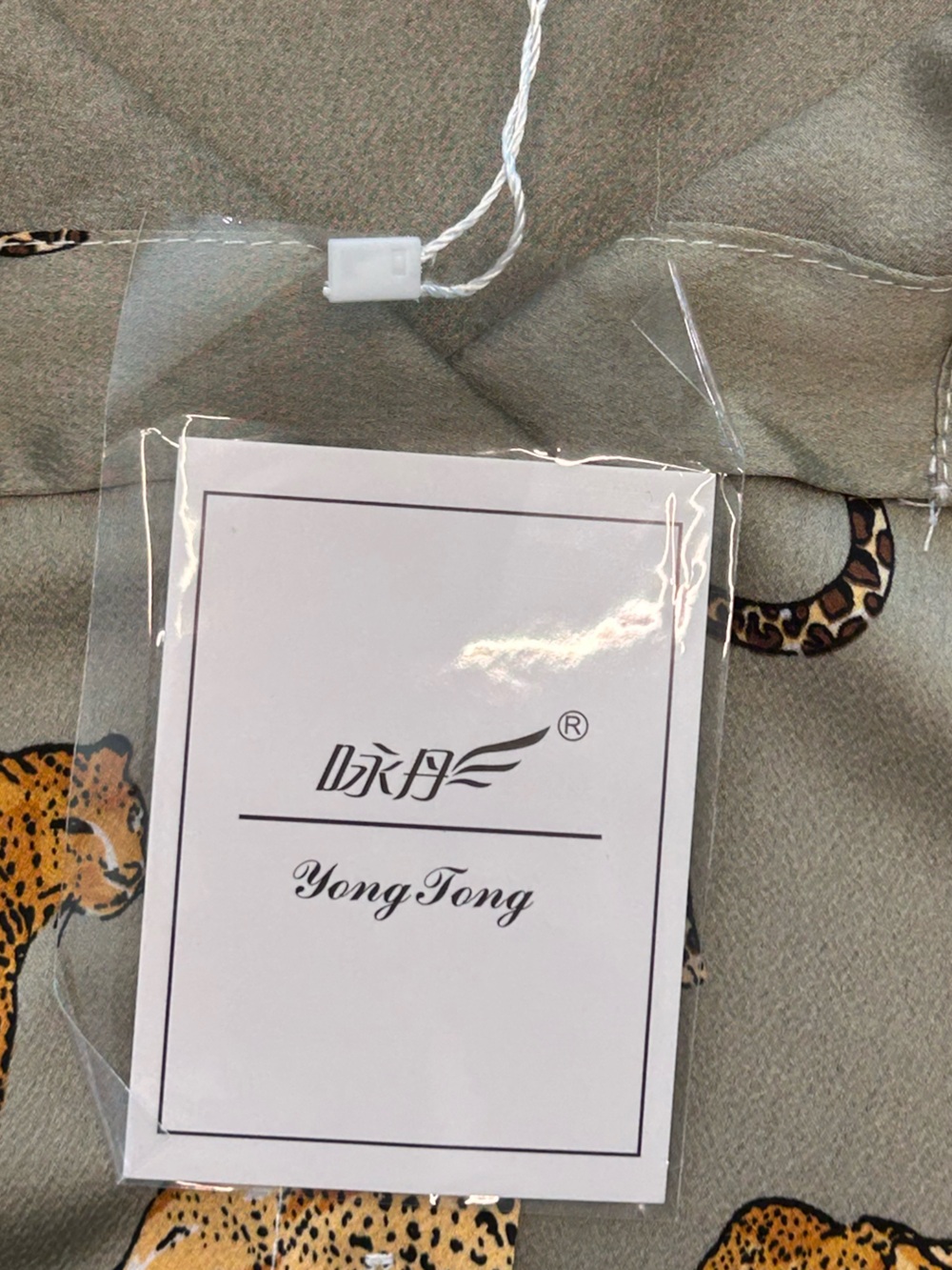 YONG TONG Gray Satin Leopard Print Blouse Shirt XL NWT Silk Feel Safari chic - Picture 7 of 8